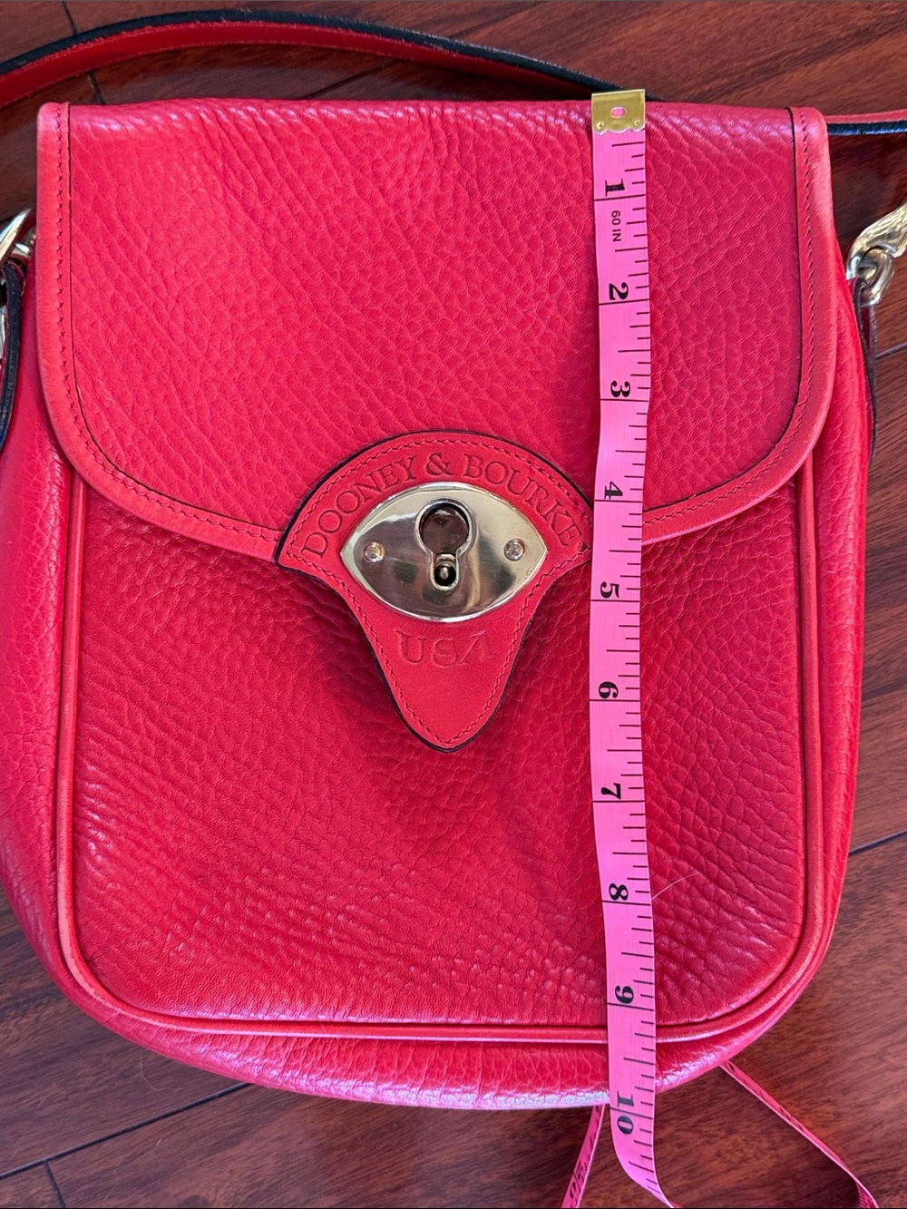 Vintage Dooney & Bourke Red Pebbled Leather Turn-Lock Crossbody - Picture 8 of 13